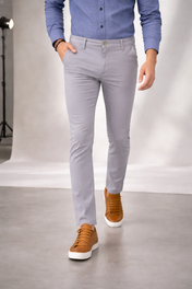 Pantalón Chino de Gabardina Slim - Gris Perla