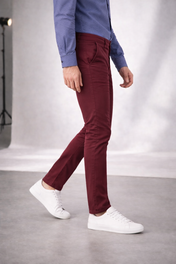 Pantalón Chino de Gabardina Slim - Vino